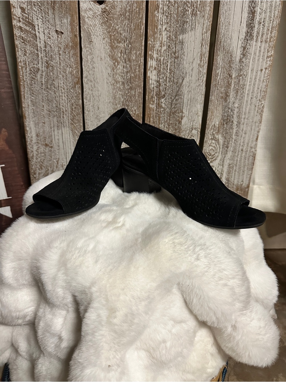 Suede Peep-Toe Block Heel Sandals - Black